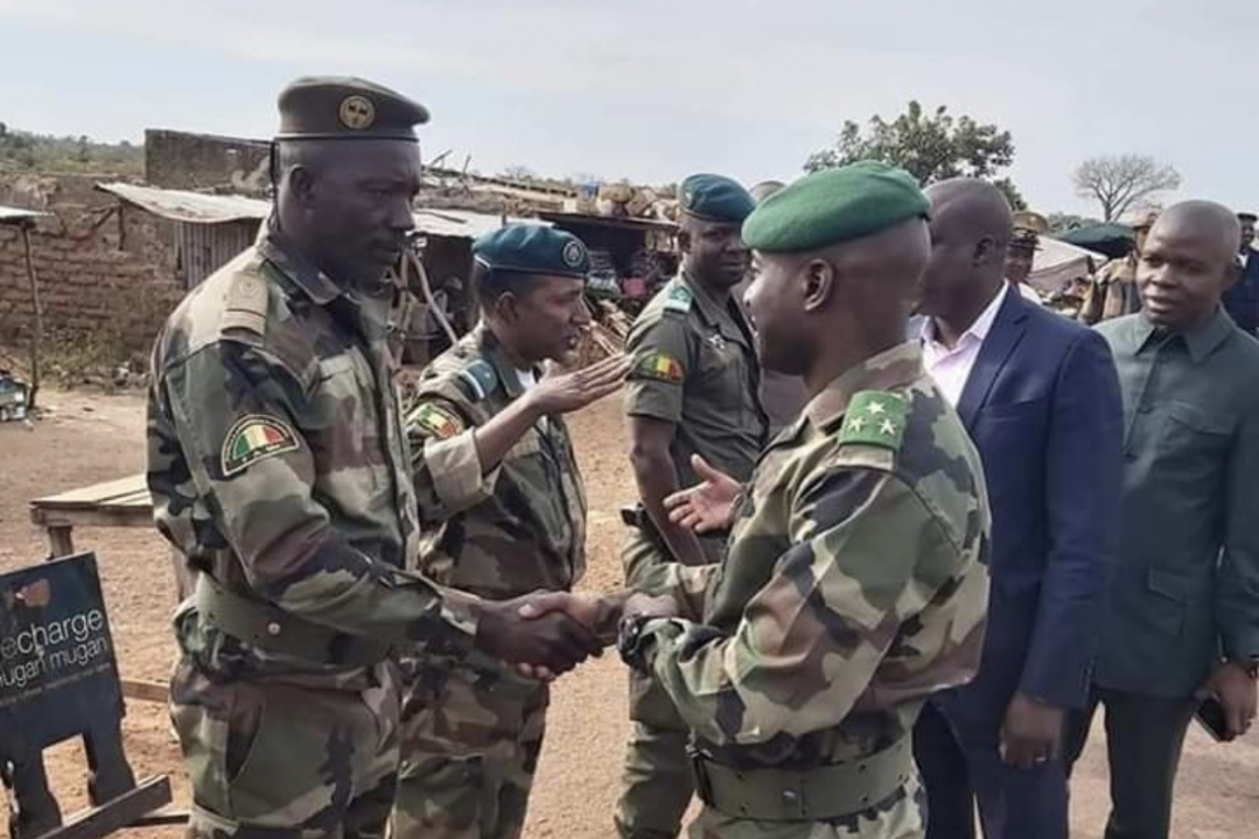 Général Salif Traoré sur le terrain pour motiver ses hommes!