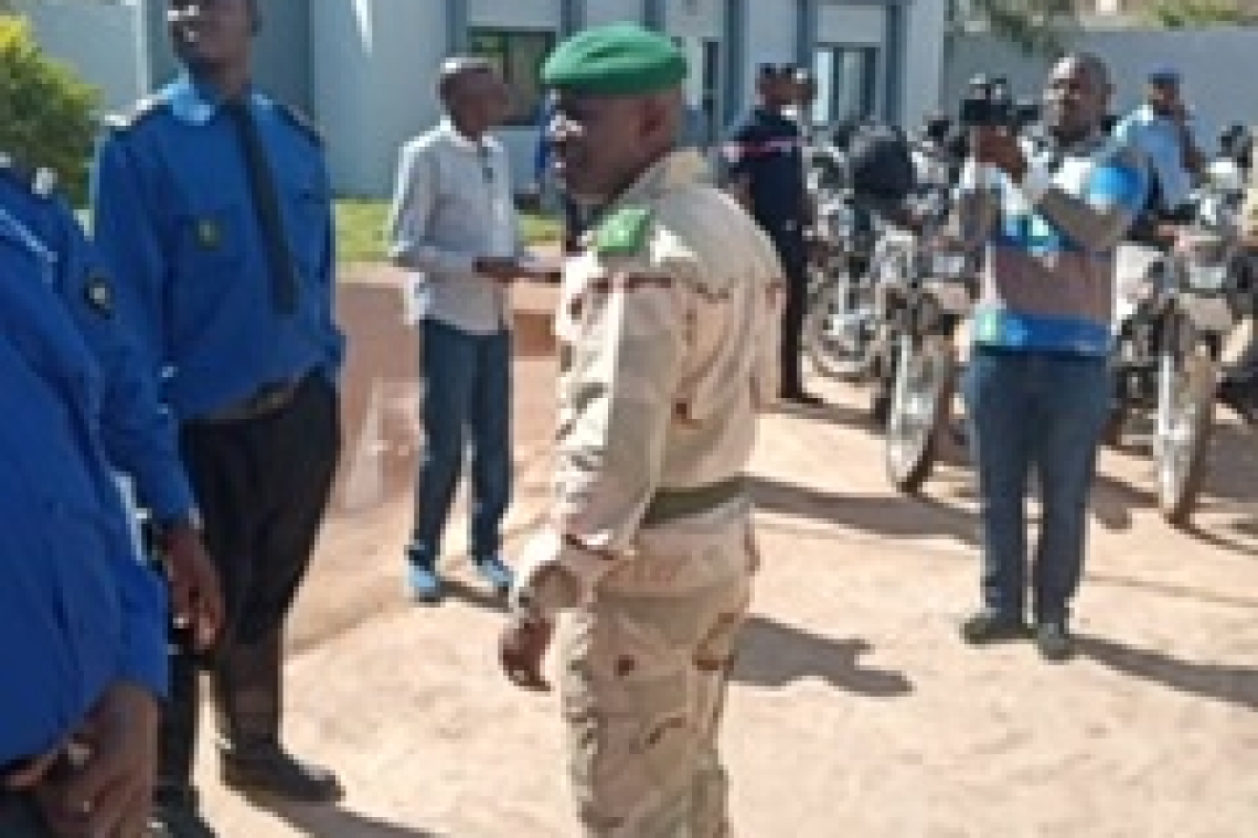 *REMISE DE MOTOS AUX FORCES DE SÉCURITÉ PAR LE GÉNÉRAL SALIF TRAORE