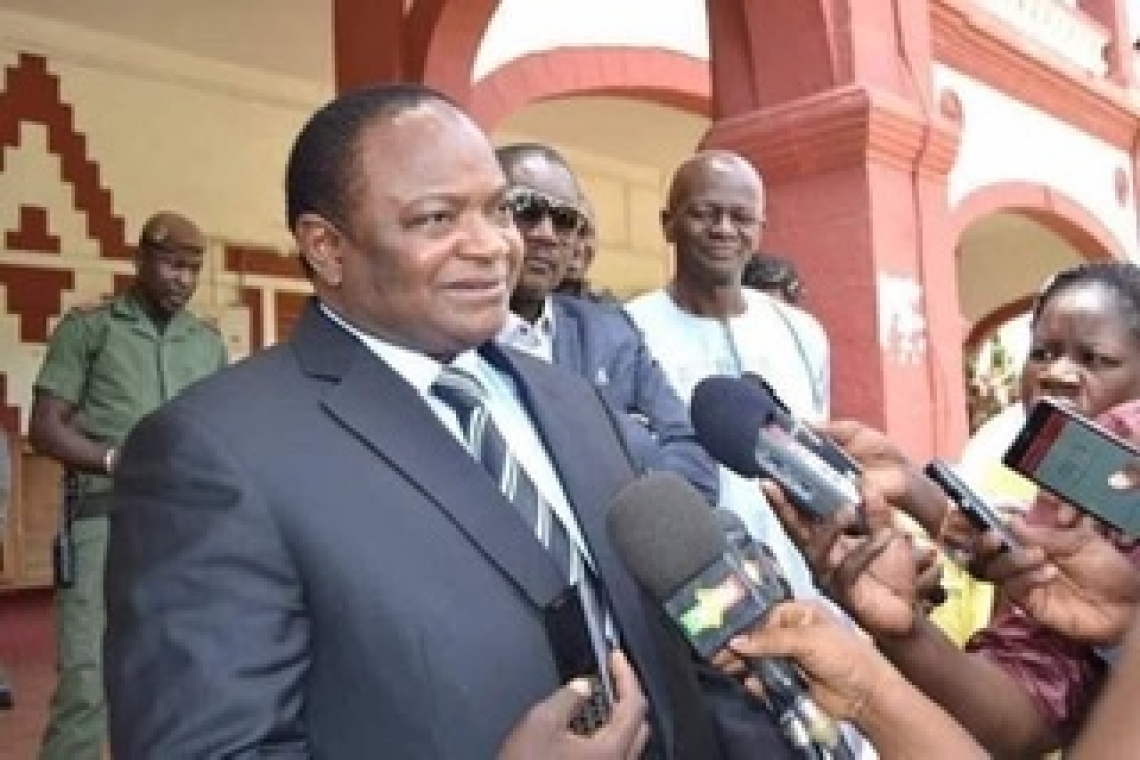 Adama Sangaré en convalescence : Après la clinique, le maire retrouve son domicile!